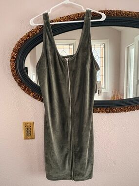 Sleeveless Green Zip-Front Pinafore Corduroy Dress